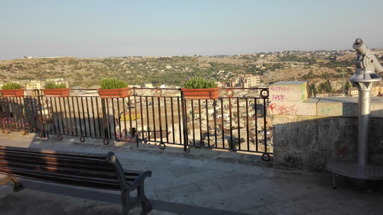 B&B Candido Vacanze Modica Bagian luar foto